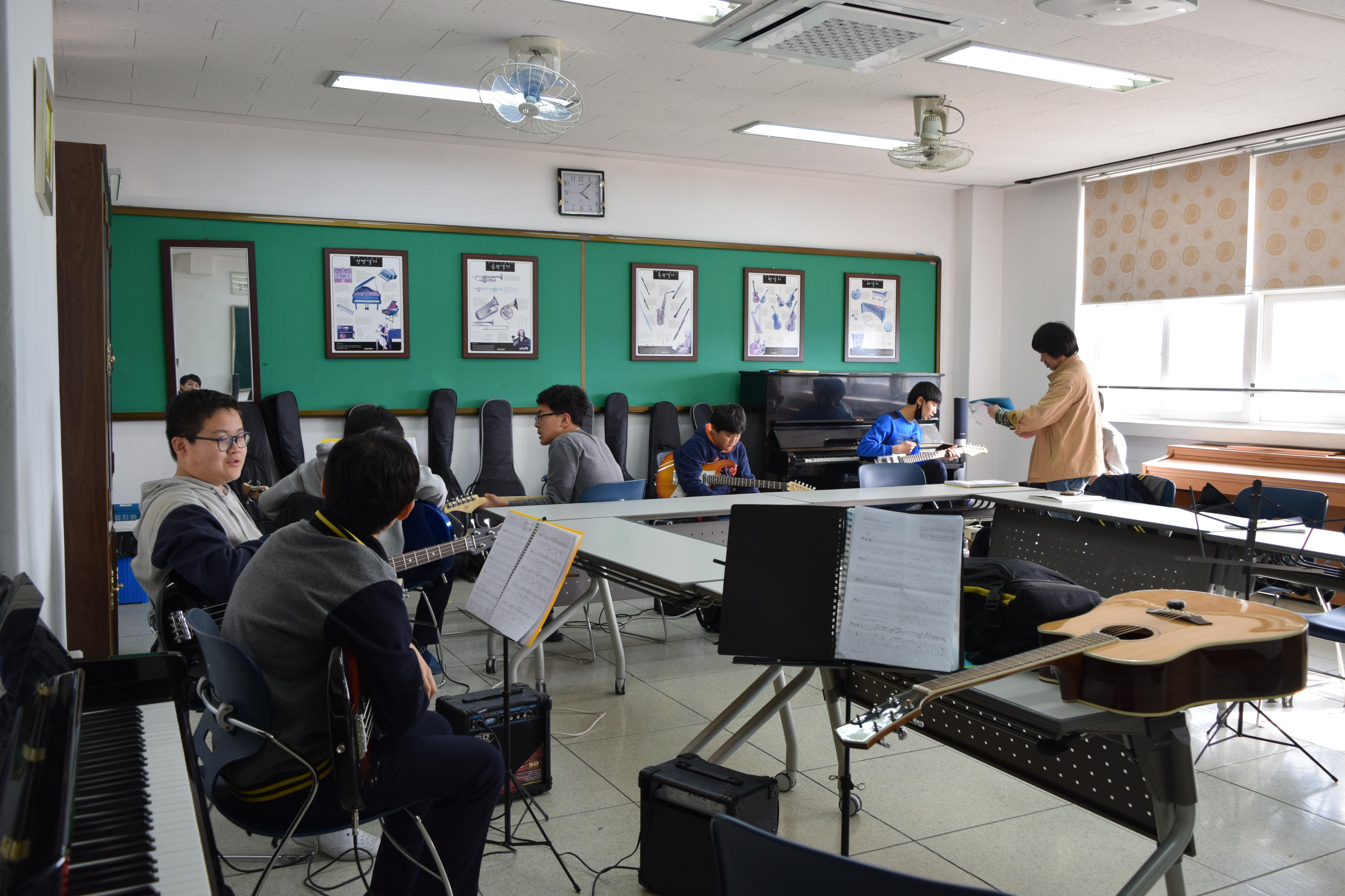 2017 진로적성 악기방과후 학교(기타,드럼, 오카리나,플루트) 사진